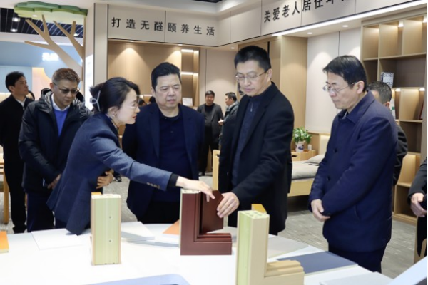 安徽省住房和城鄉(xiāng)建設(shè)廳黨組成員、副廳長(zhǎng)趙新澤到海螺考察調(diào)研 （對(duì)外發(fā)布）(1)710