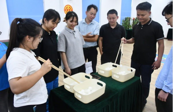 20251001 最美中國紅!海螺新材各單位國慶氛圍已“拉滿”975 20251001 最美中國紅!海螺新材各單位國慶氛圍已“拉滿”975