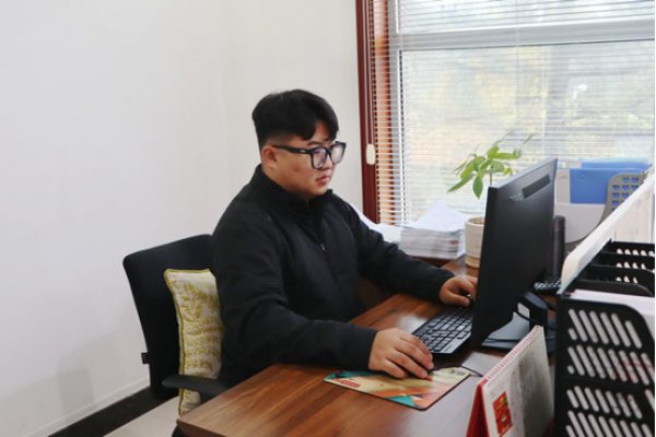 在平凡的崗位上綻放青春光彩-盧巖217